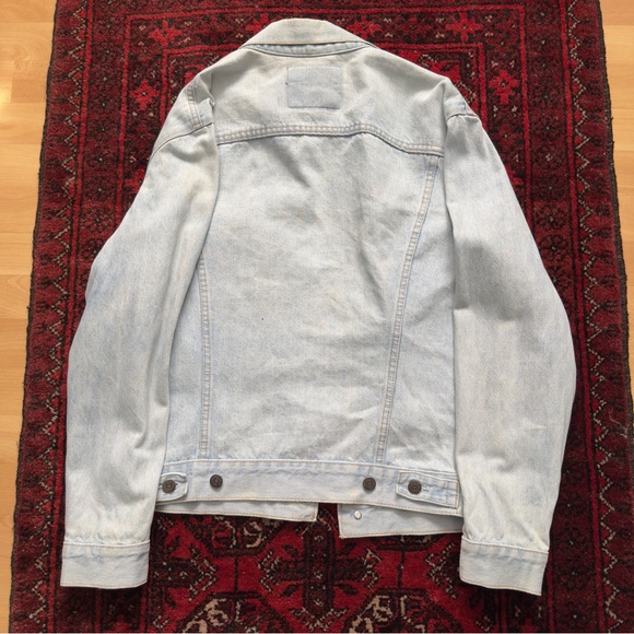 Levi's Vintage Men's Light Wash Denim Trucker Jacket Size 40 - Picture 5 of 12